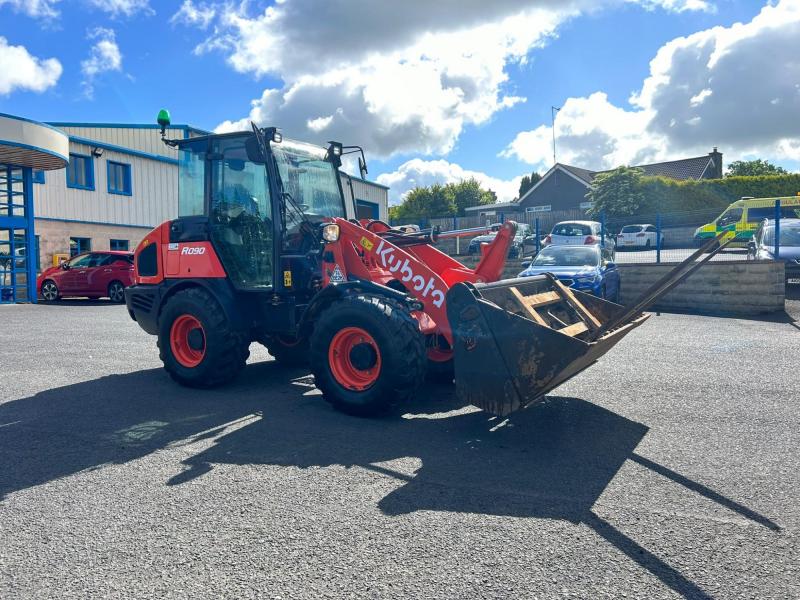 Kubota R090 Bucket / Forks / AC