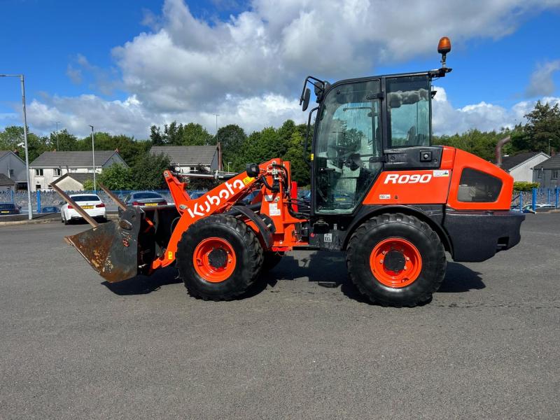 Kubota R090 Bucket / Forks / AC