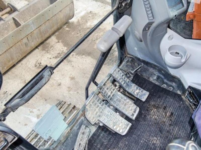 Hitachi ZX135 US-6