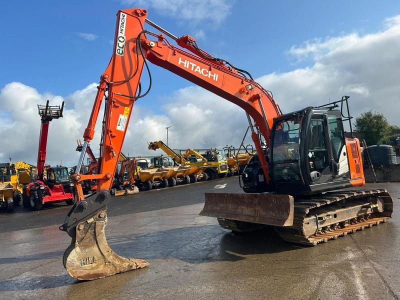 Hitachi ZX135 US-6 Blade