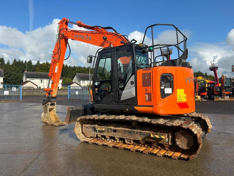 Hitachi ZX135 US-6 Blade