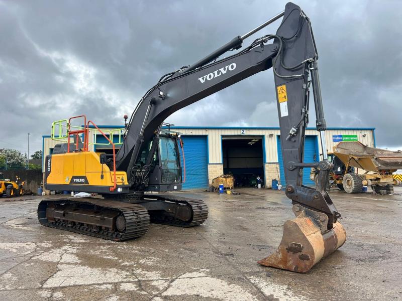 Volvo EC220 EL ( Rotational Piping )