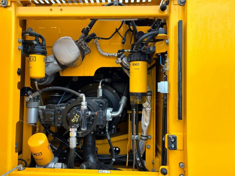 JCB 220X