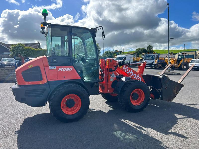 Kubota R090 Bucket / Forks / AC
