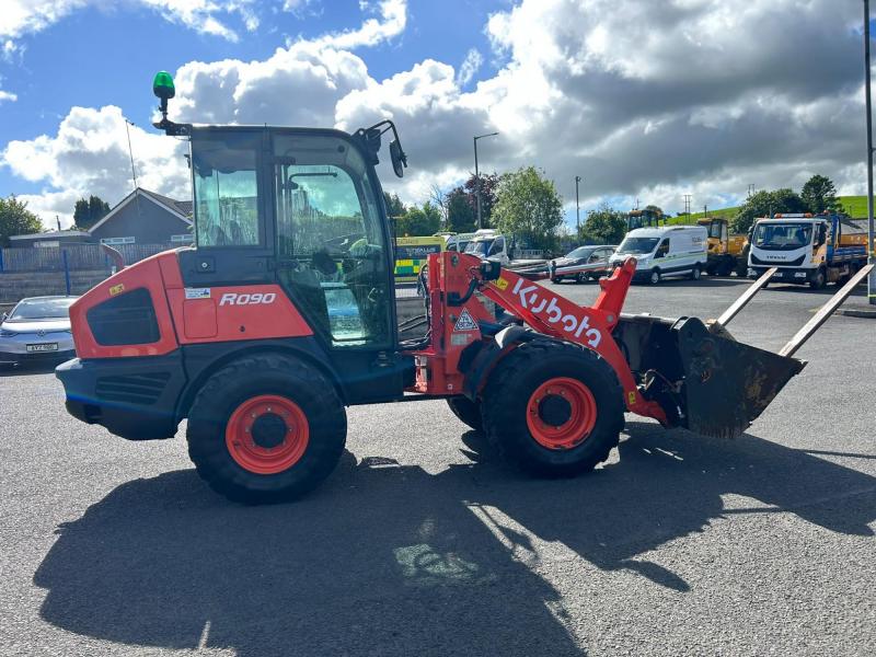 Kubota R090 Bucket / Forks / AC