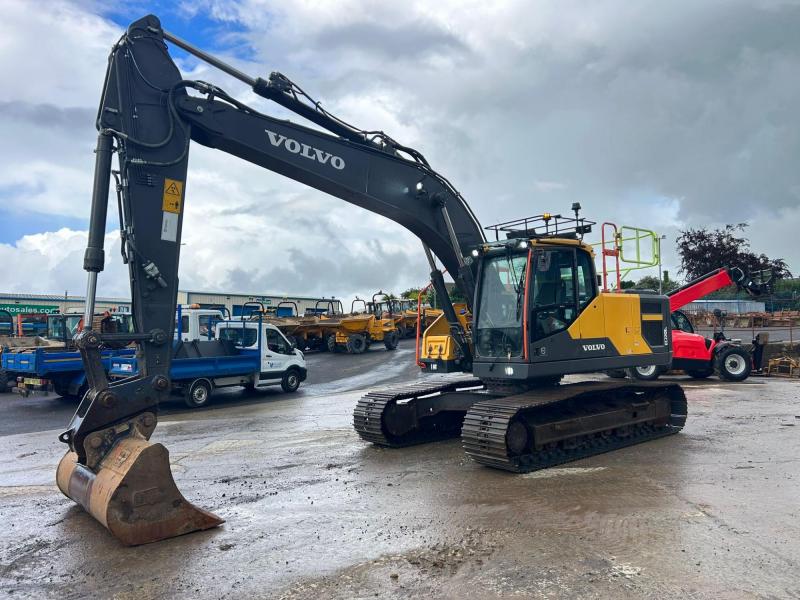 Volvo EC220 EL ( Rotational Piping )