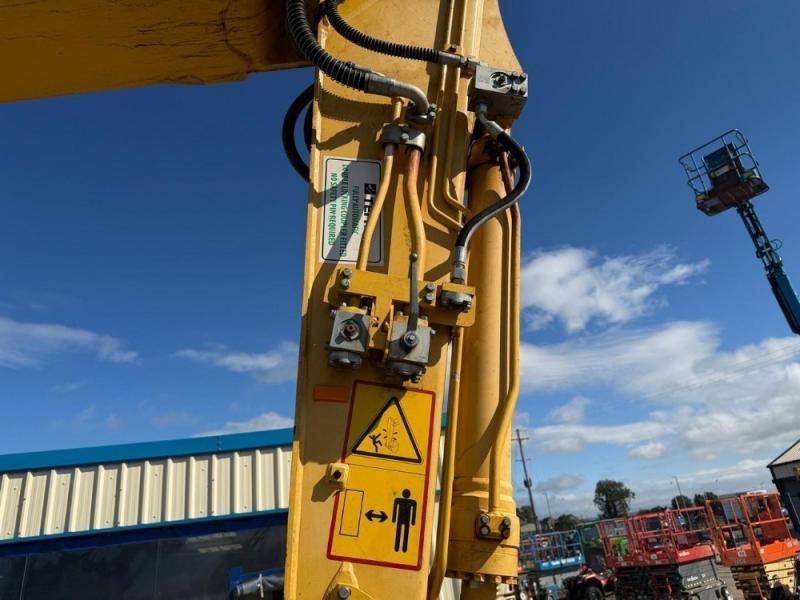 Komatsu PW160 3 Piece Boom