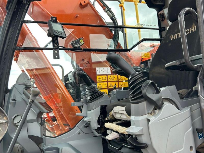 Hitachi ZX225 USLC-7