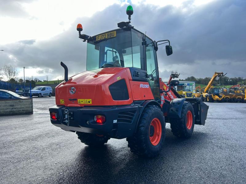 Kubota R090 Shovel