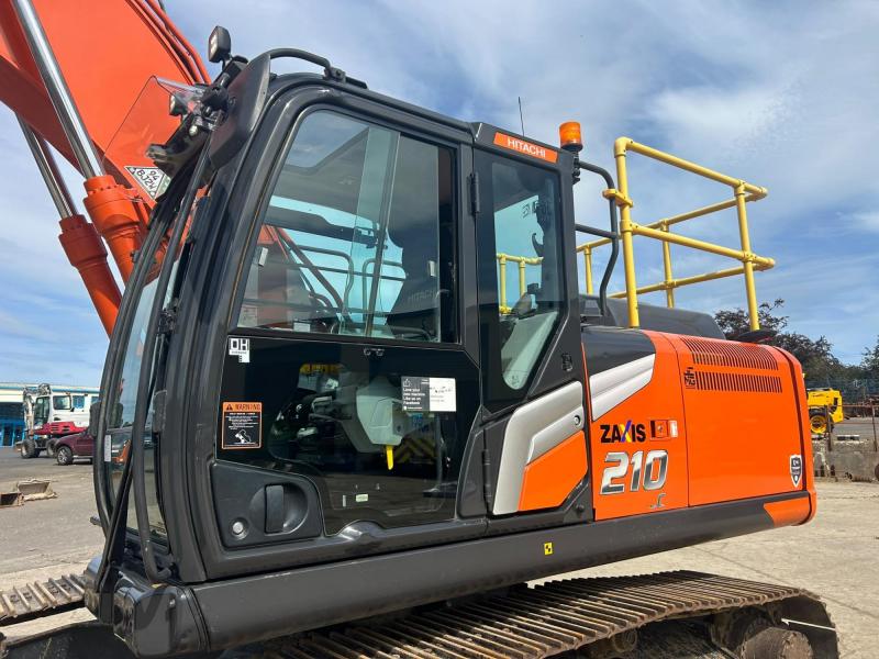 Hitachi ZX210 LC-7