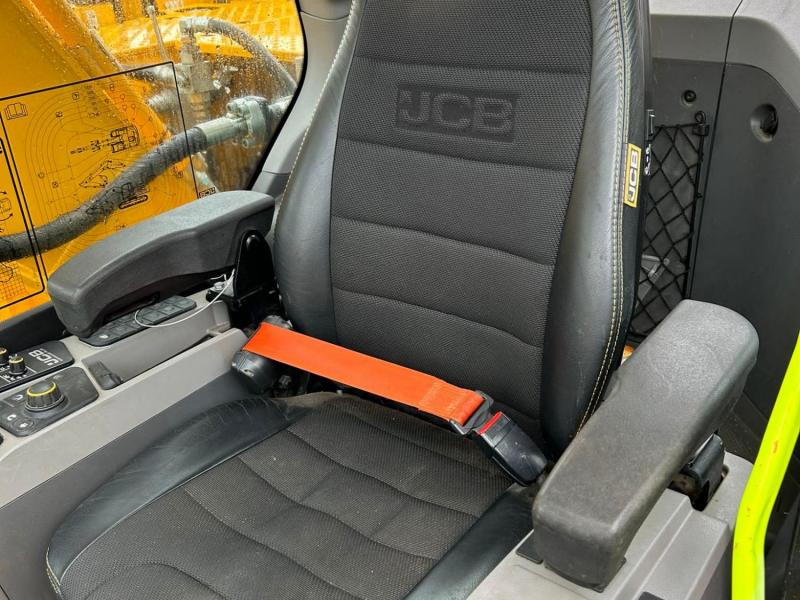JCB 220X