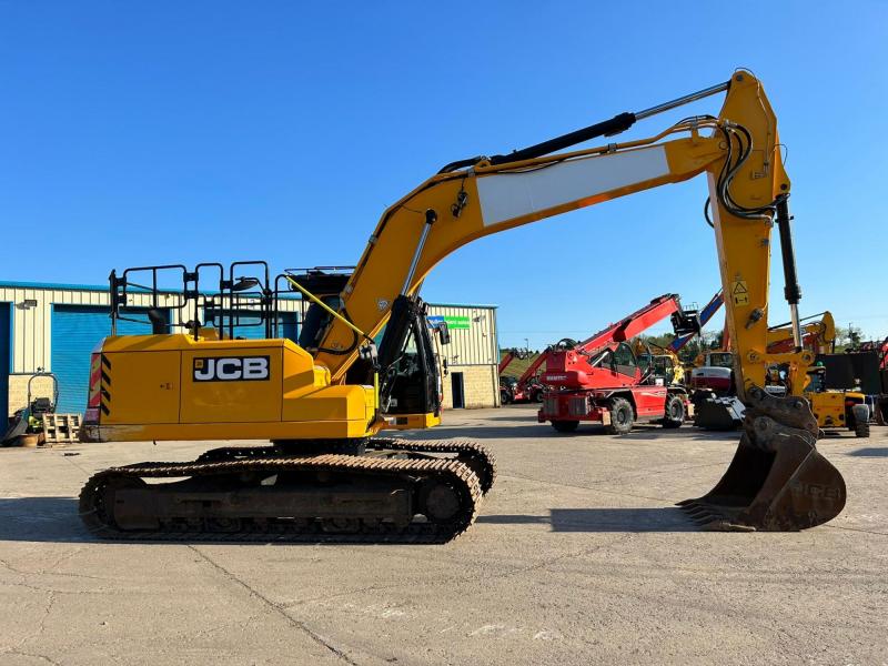 JCB 220X