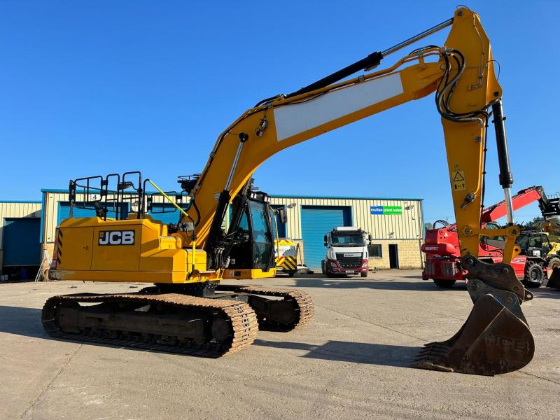 JCB 220X