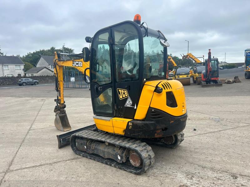 JCB 8026