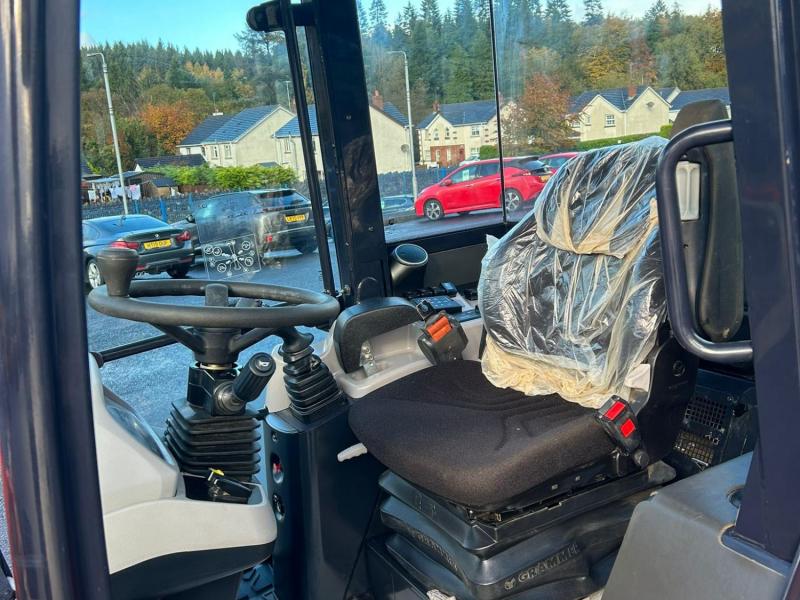 Kubota R090 Shovel