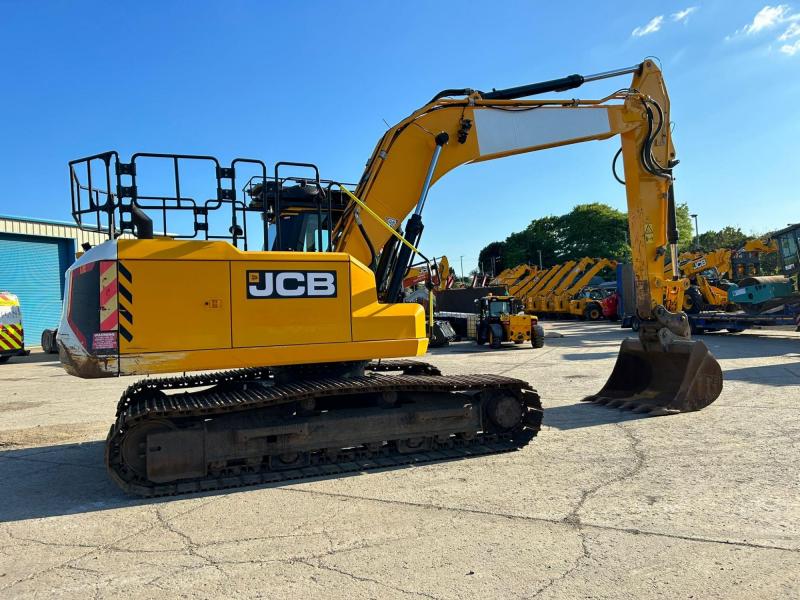 JCB 220X
