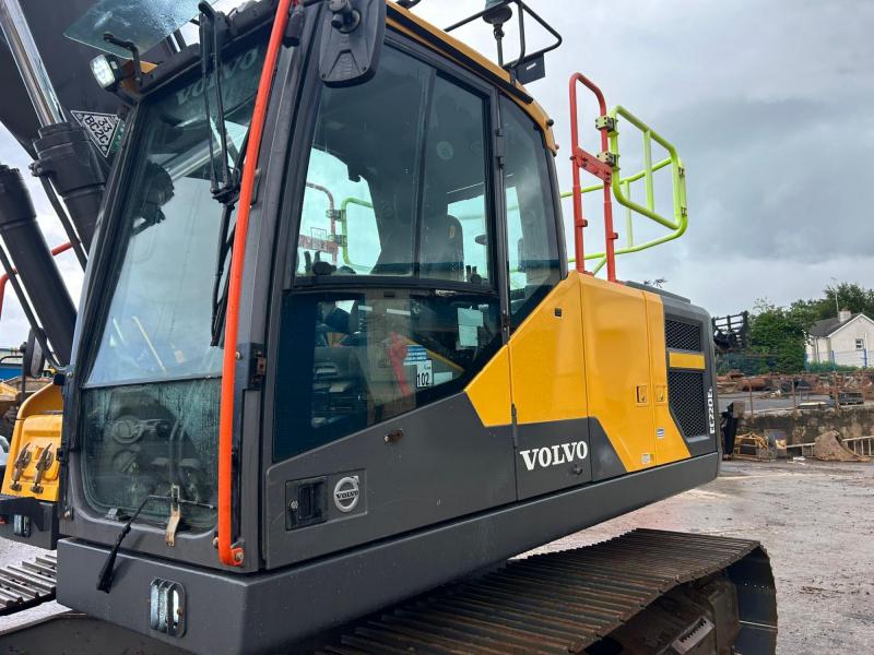 Volvo EC220 EL ( Rotational Piping )
