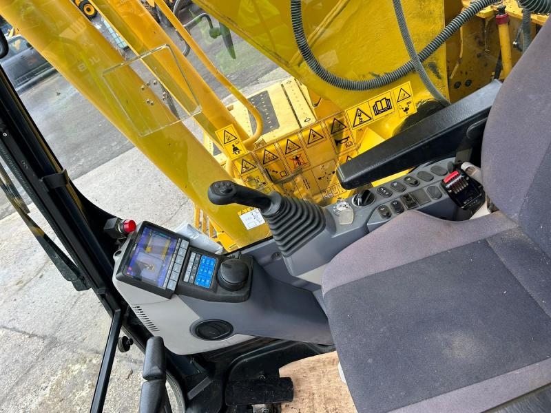 Komatsu PC210LC-11 Long Reach