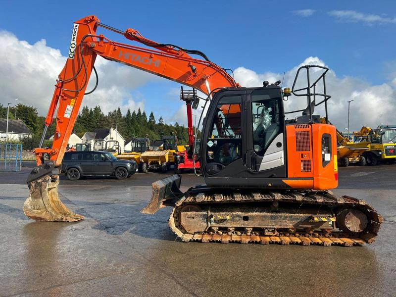 Hitachi ZX135 US-6 Blade