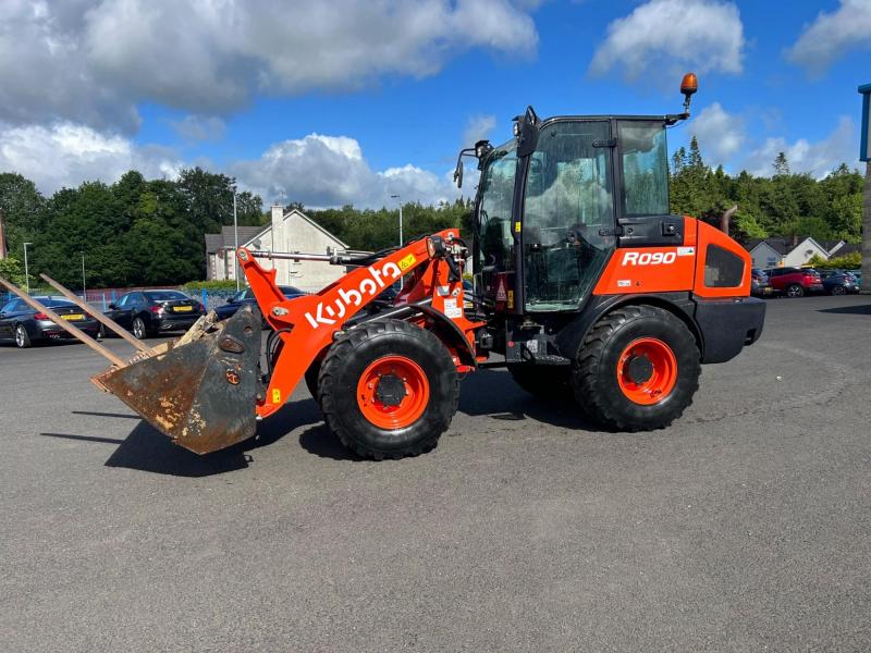 Kubota R090 Bucket / Forks / AC