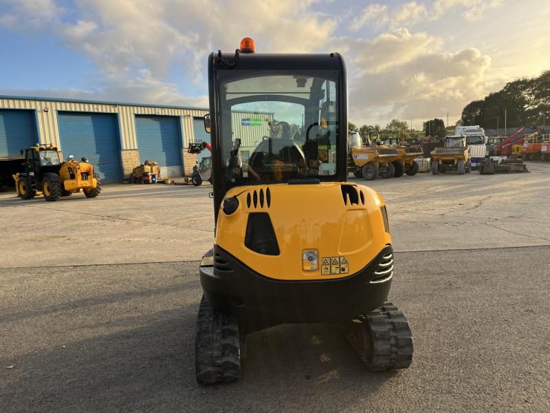 JCB 8026