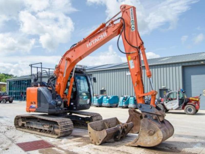 Hitachi ZX135 US-6