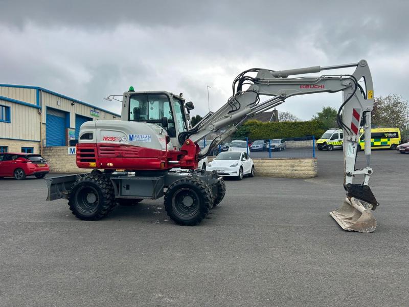 Takeuchi TB295W 3 Piece Boom