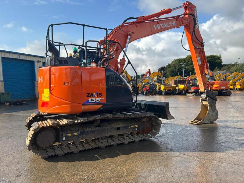 Hitachi ZX135 US-6 Blade