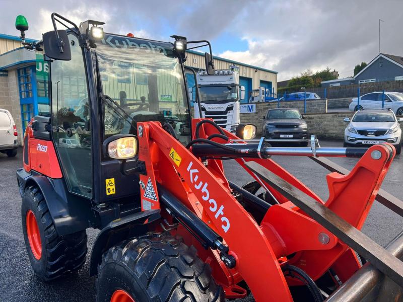 Kubota R090 Shovel