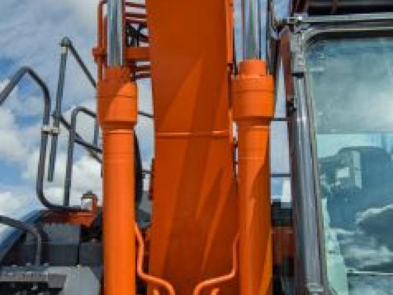Hitachi ZX135 US-6