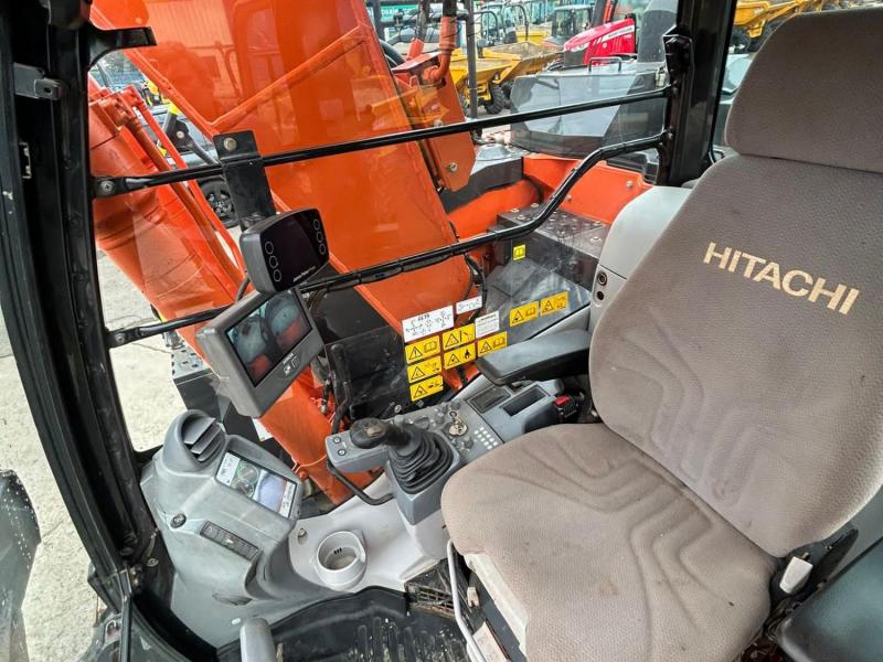 Hitachi ZX135 US-6 Blade