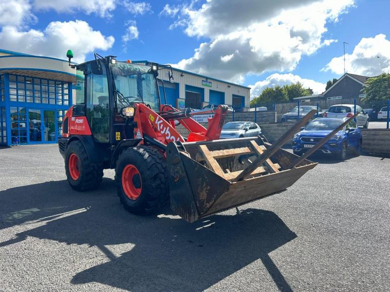 Kubota R090 Bucket / Forks / AC