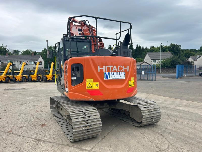 Hitachi ZX135 US-6