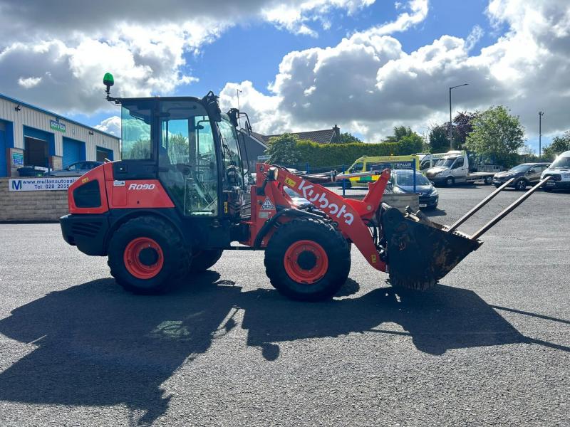 Kubota R090 Bucket / Forks / AC