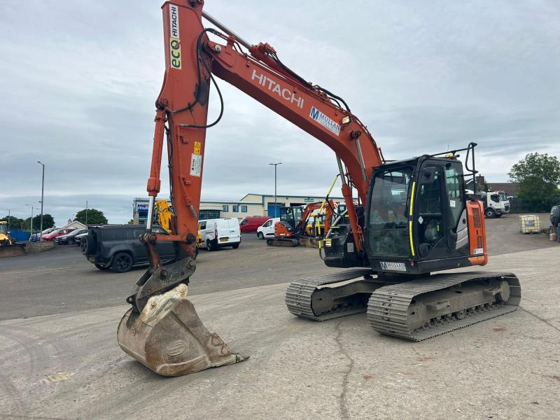 Hitachi ZX135 US-6