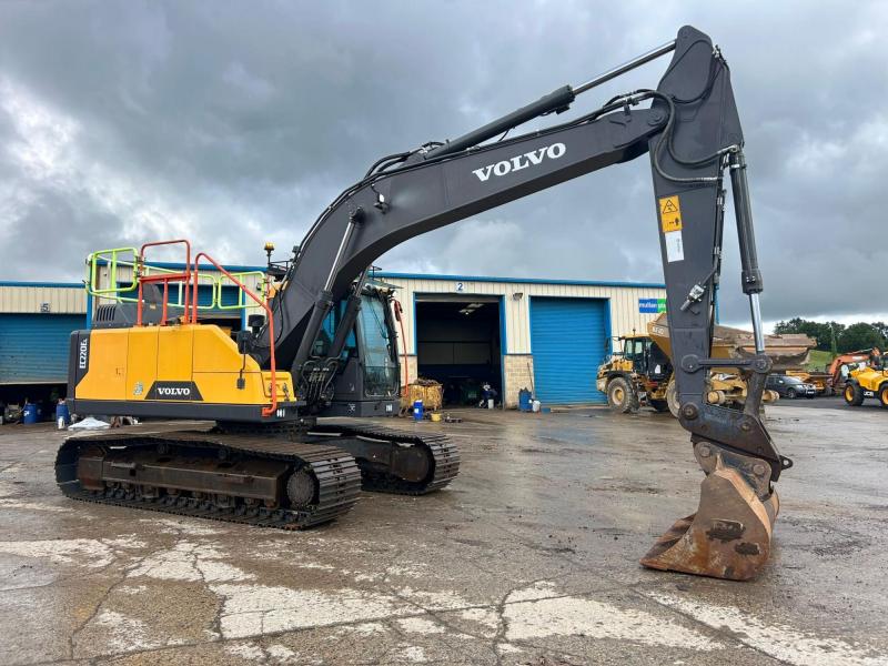 Volvo EC220 EL ( Rotational Piping )