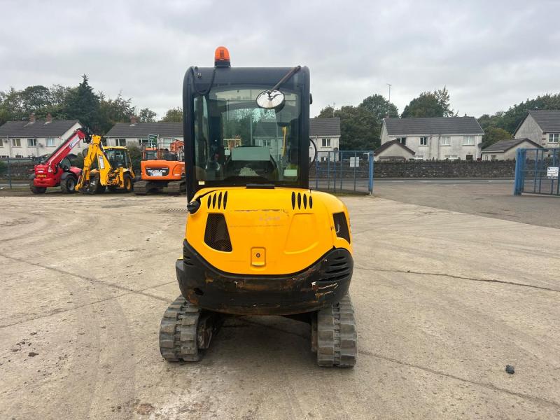 JCB 8026