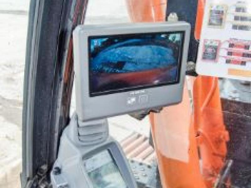 Hitachi ZX135 US-6