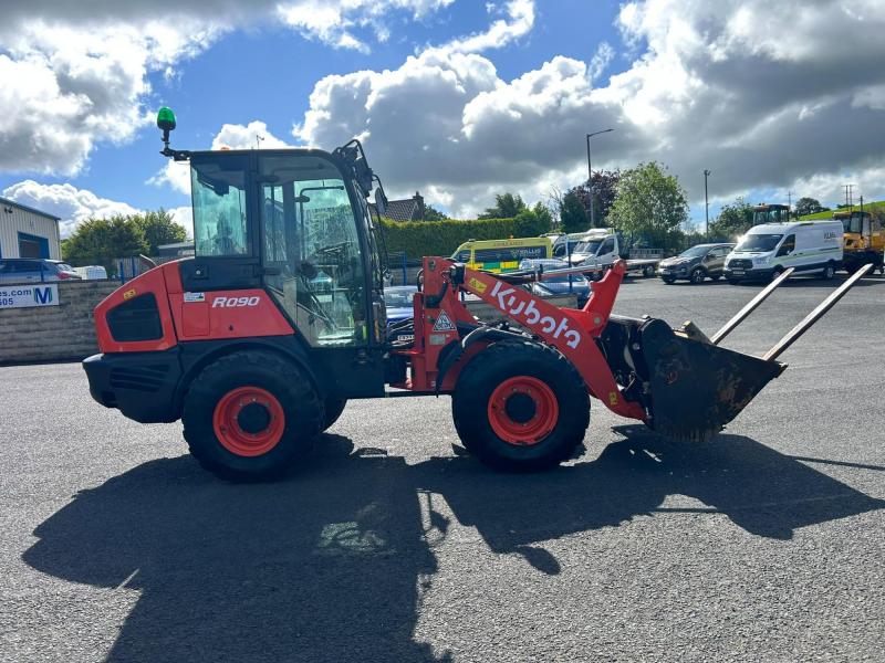 Kubota R090 Bucket / Forks / AC