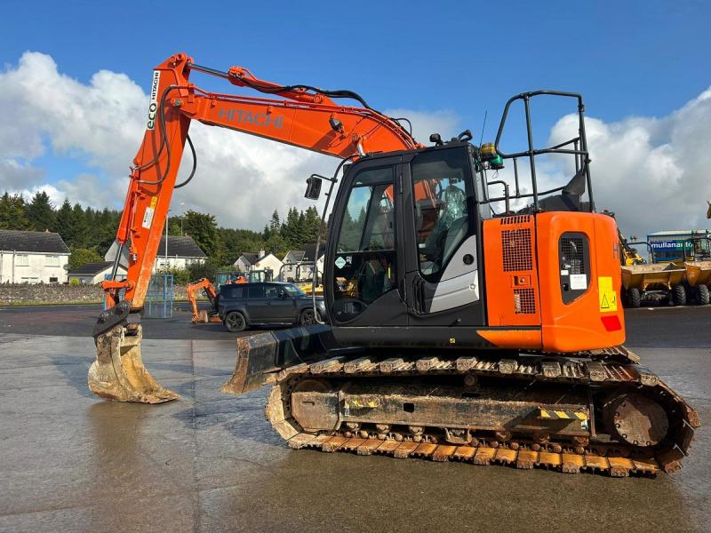 Hitachi ZX135 US-6 Blade