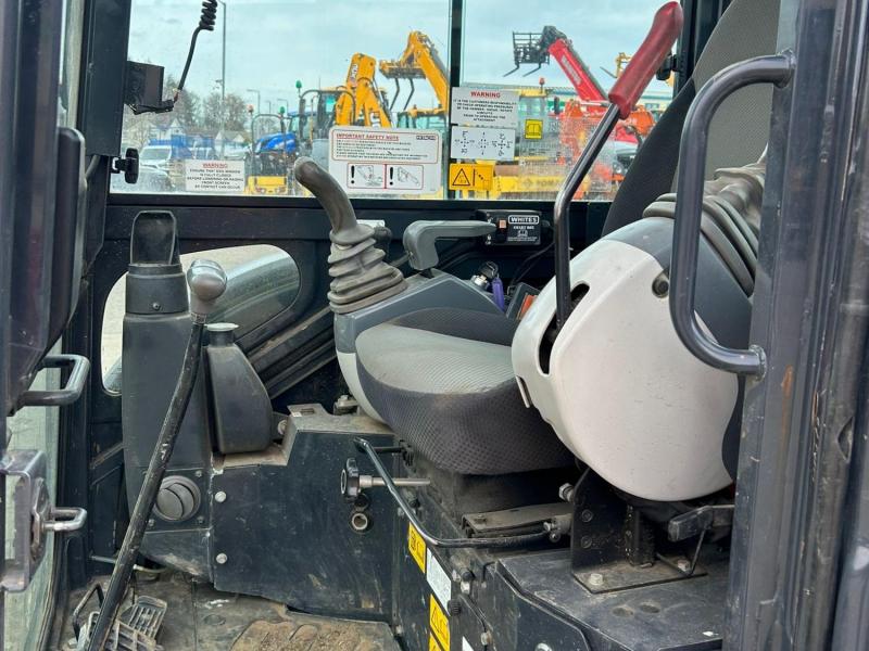 Hitachi ZX26U