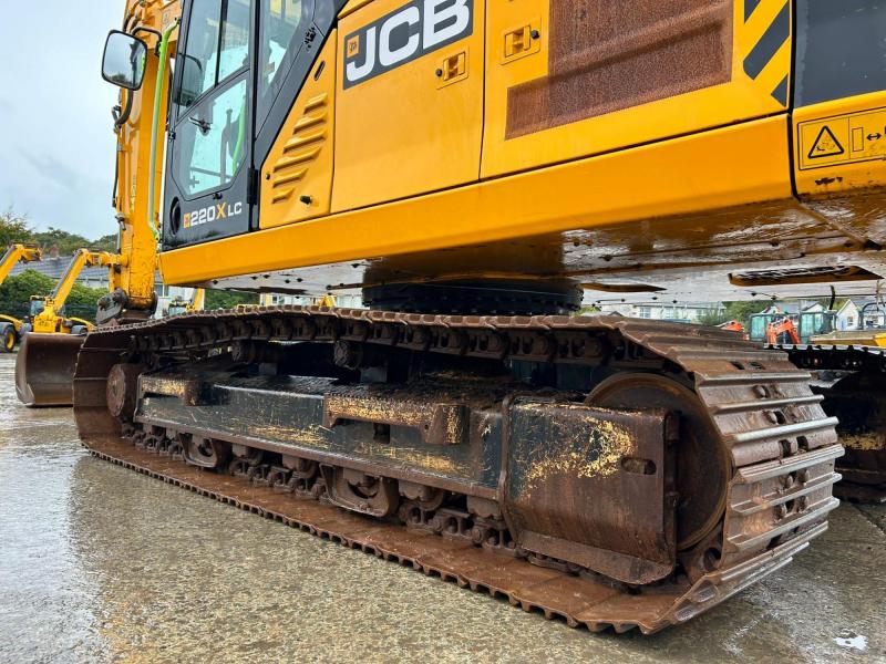 JCB 220X