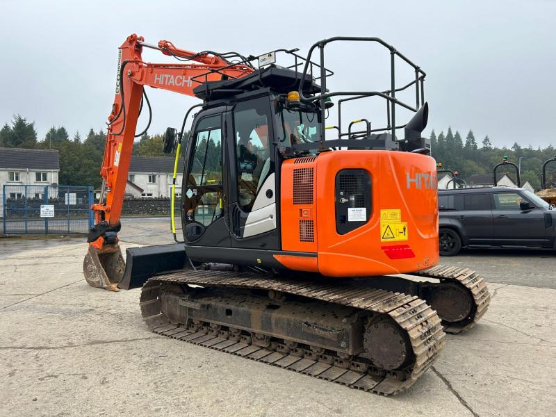 Hitachi ZX135 US-6 Blade