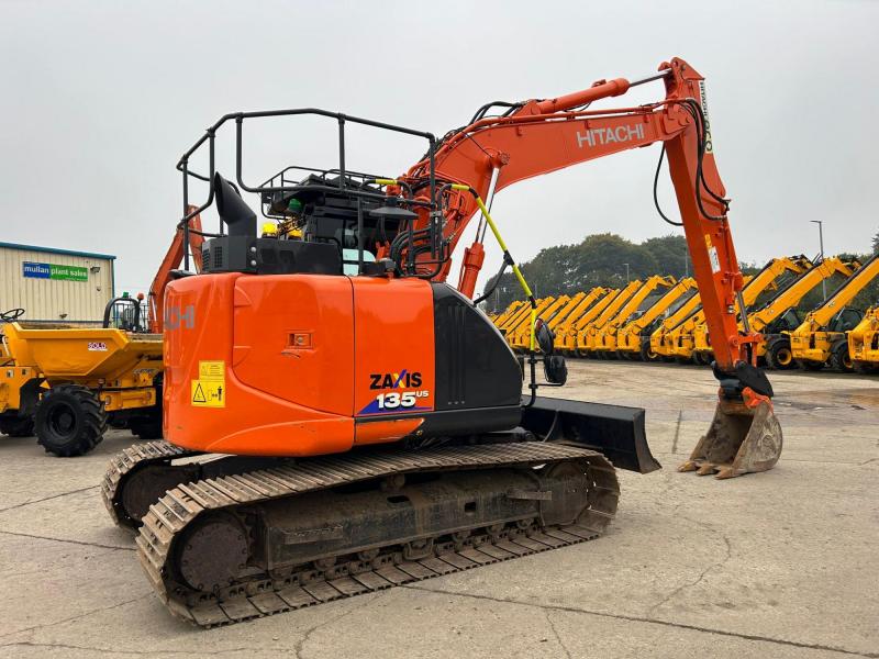 Hitachi ZX135 US-6 Blade