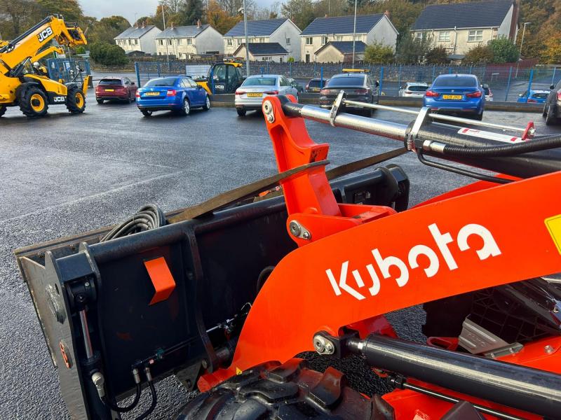 Kubota R090 Shovel