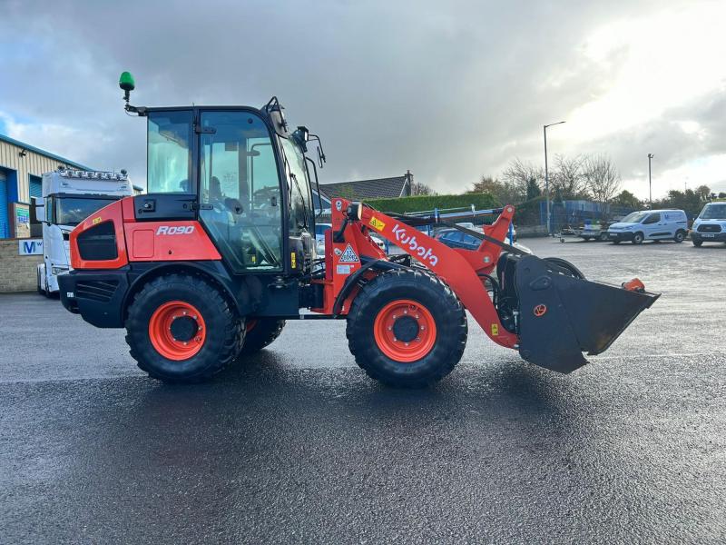 Kubota R090 Shovel