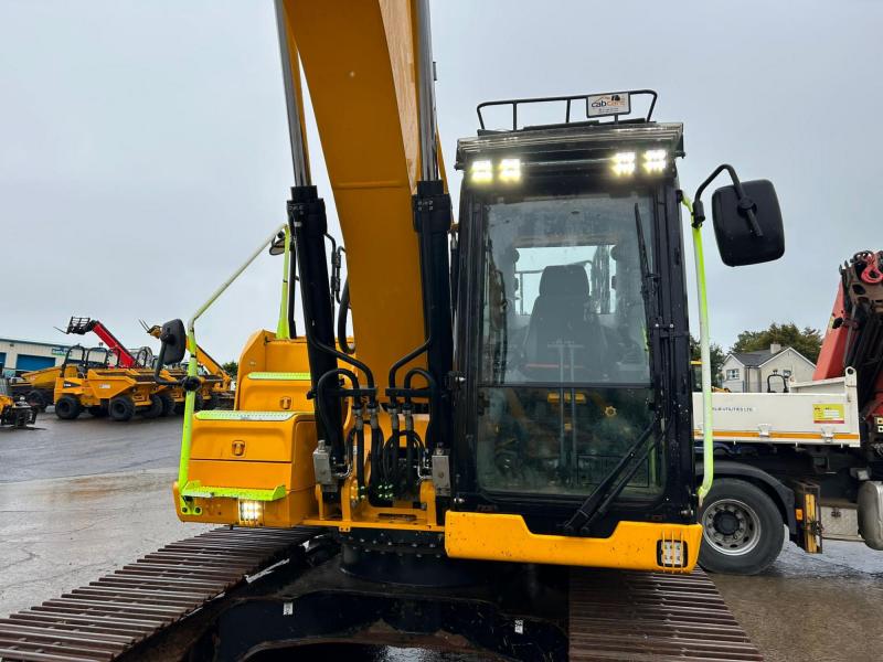 JCB 220X