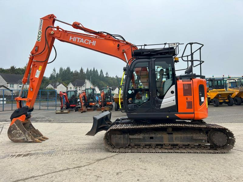 Hitachi ZX135 US-6 Blade