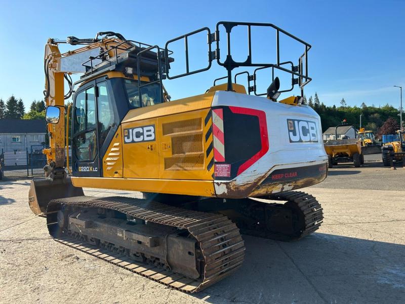 JCB 220X