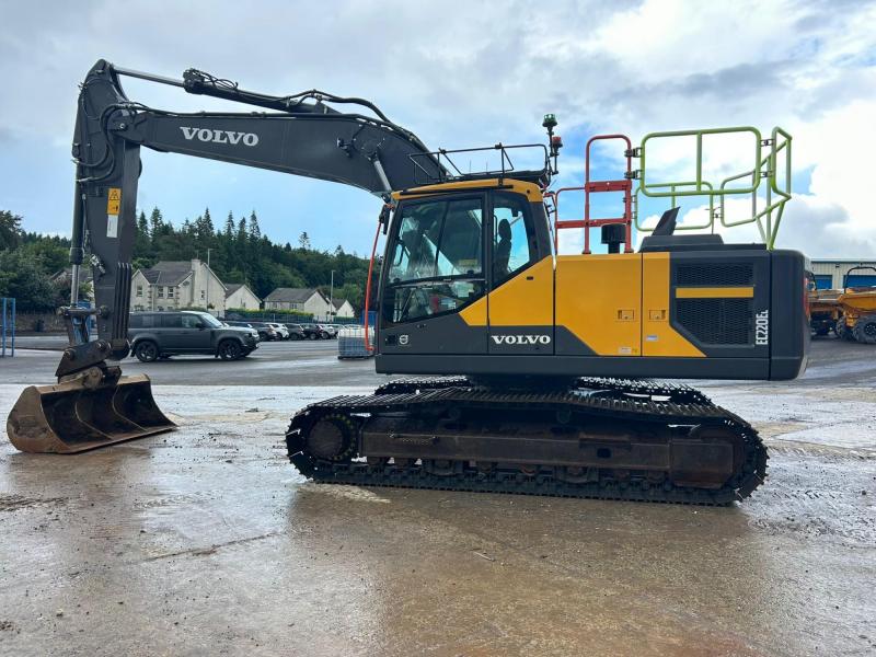 Volvo EC220 EL ( Rotational Piping )